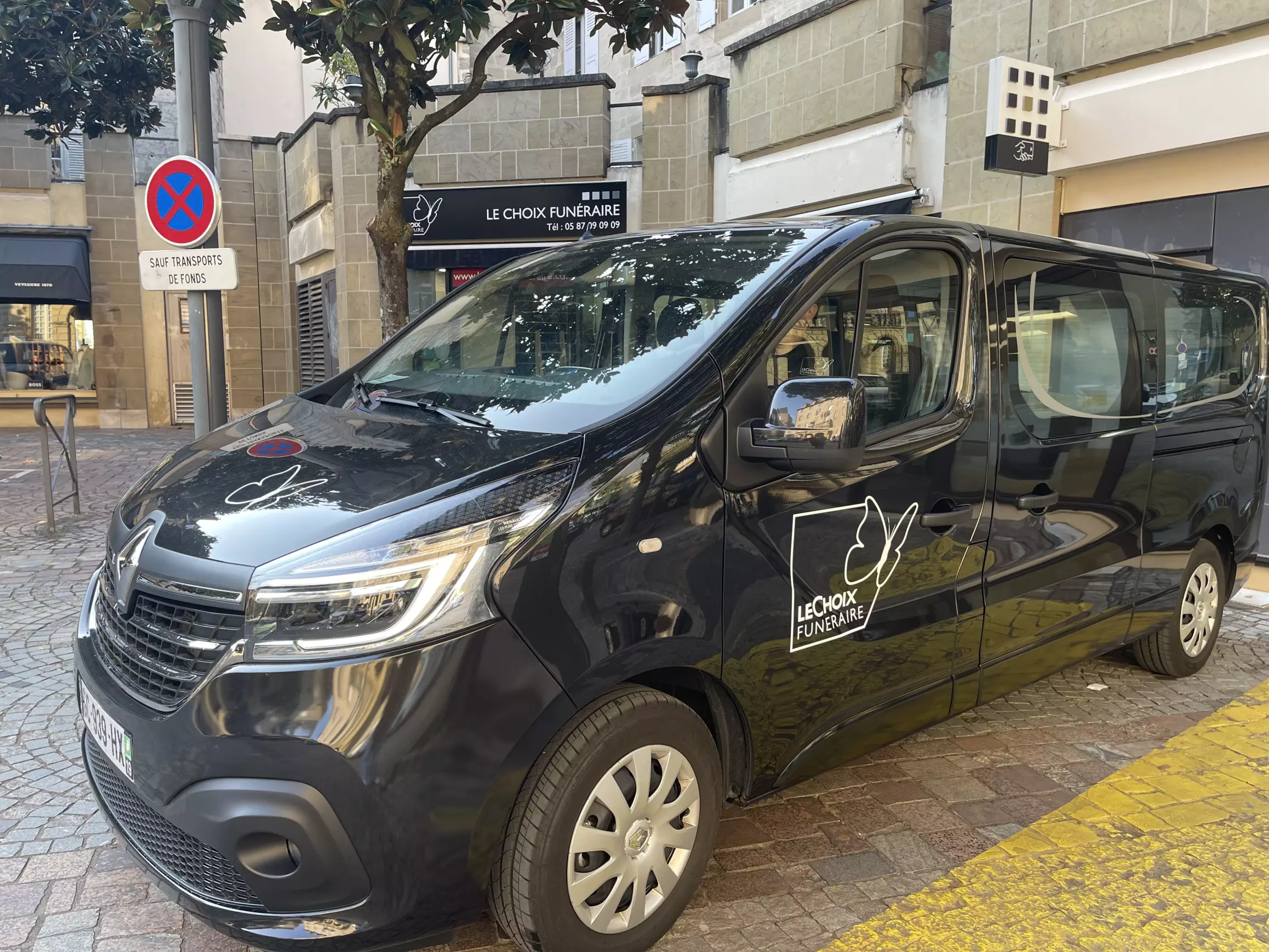 /medias/site/brive/Agence/best%20off/corbillard%20cote%20gauche.jpg